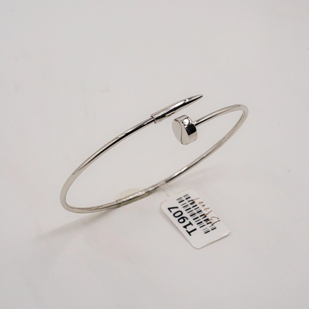 دستبند بنگل میخ (رنگ نقره ای)